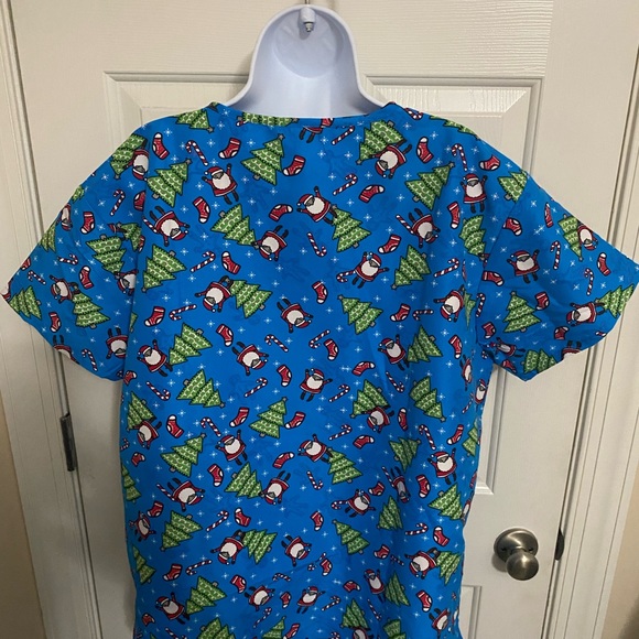 Scrubs top Gabby Brooke Santa Elves Christmas Short Sleeve Medical Large NWT 2X - Picture 2 of 5